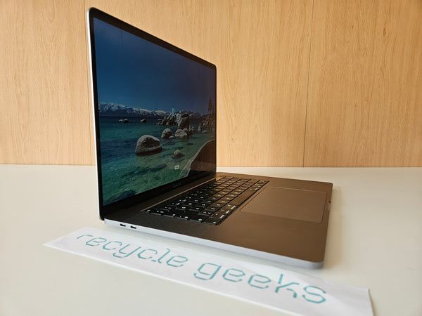 Apple Macbook Pro A2141 i9 64GB RAM DDR4 1TB SSD Bateria Excelente