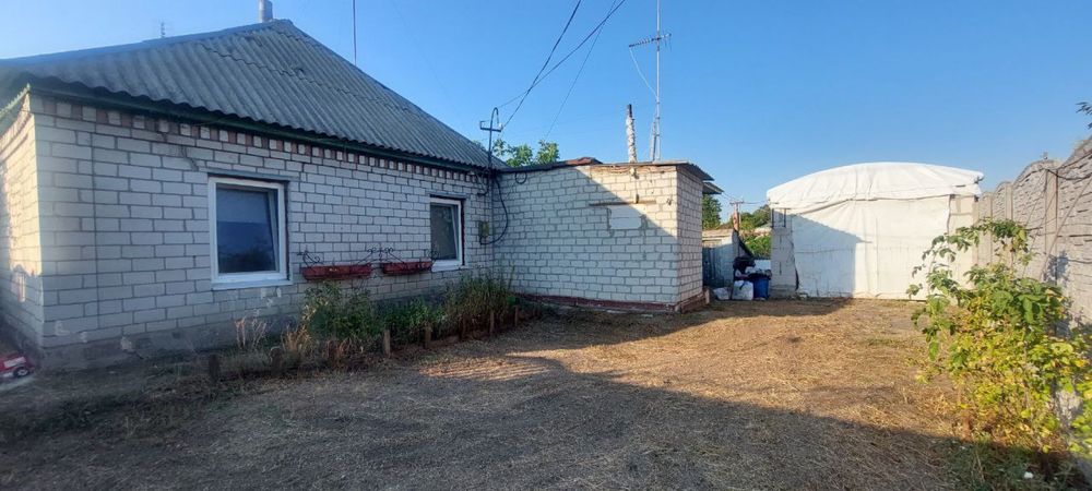 Продам частину будинку с.Садки ( від Кременчука  1 км)