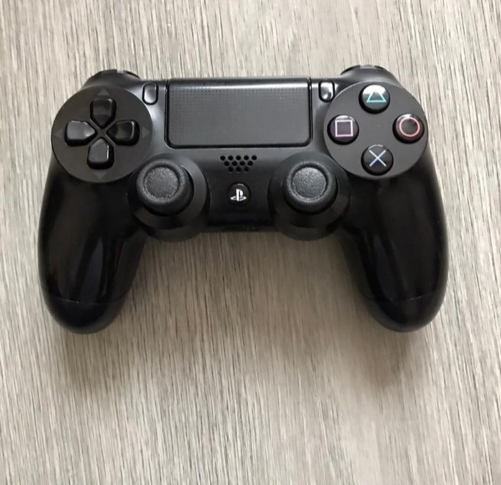 Ps4 PRO  desbloqueada novo modelo com extras