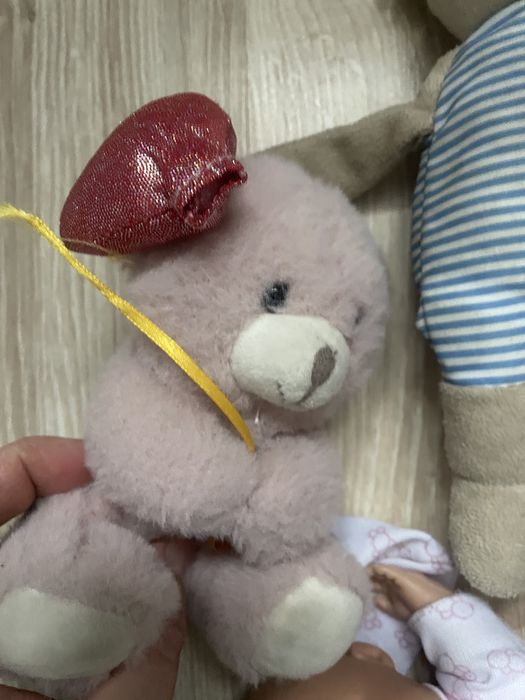 Zestaw pluszaków plus laleczka