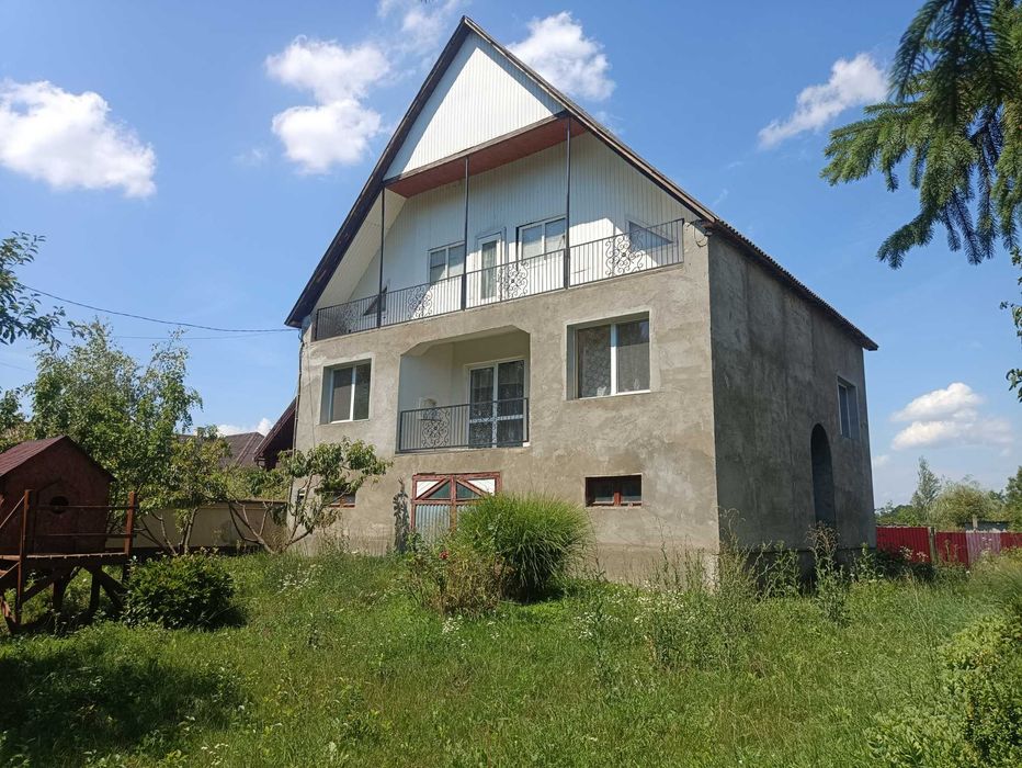 ПРОДАЖ 4-х кімнатного цегляного будинку 2000-х років побудови з євроремонтом на Берегівщині (с. Четфалва, 20 км. до Берегова)! Ділянка 10 соток.