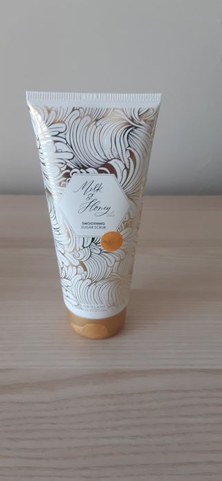 Oriflame Scrub do ciała Milk&Honey
