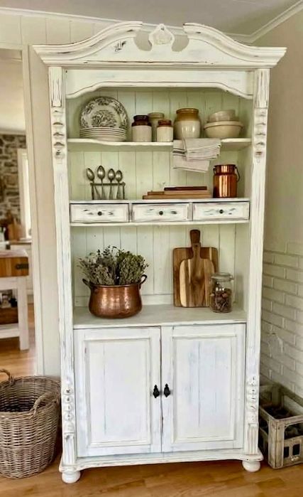 Regał w stylu shabby chic