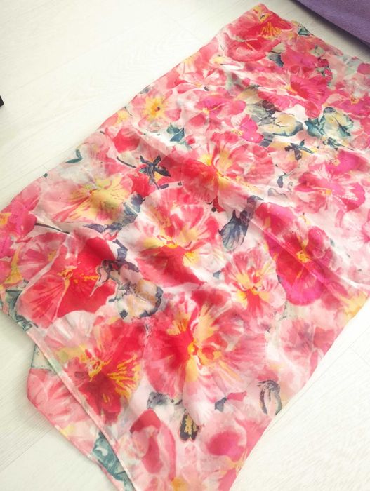 Kolorowa chusta na wiosnę lato