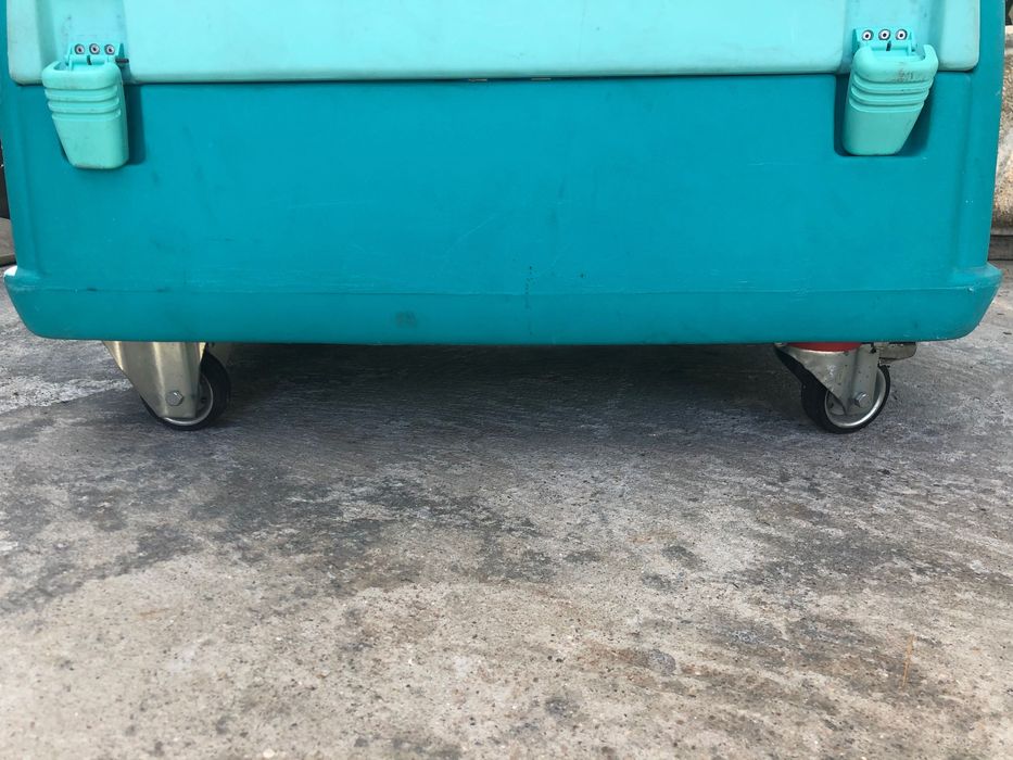 Caixa (jaula] trolley para transporte de cão