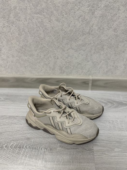 Кросівки adidas Ozweego, жіночі