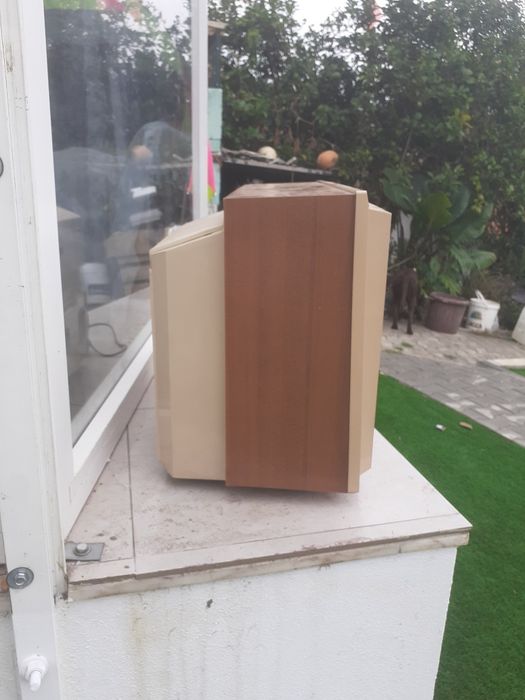 Televisão antiga em bom estado