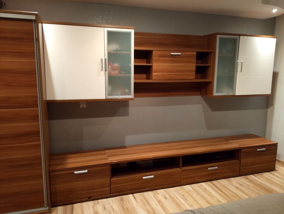 Meble pokojowe w dobrym stanie + komoda gratis