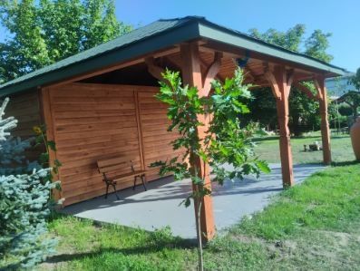 Wiata samochodowa z drewutnia schowek na narzędzia 5,5x5,5 m