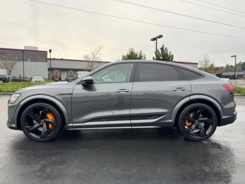 Audi e-tron S Premium Plus Sportback      2023