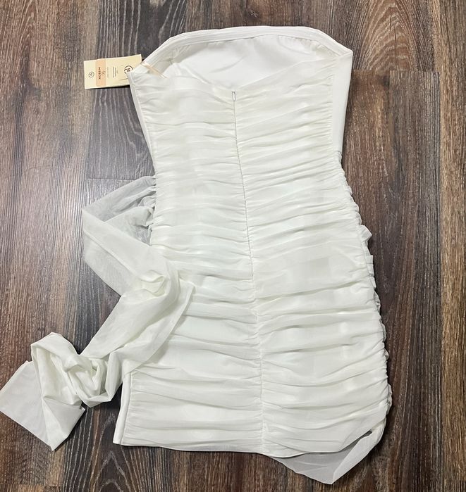 Вечірня сукня.