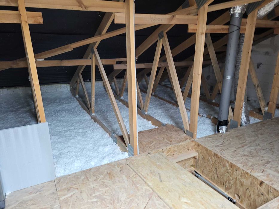 Ocieplenia izolacja wełną celulozą wdmuchiwanie stropodachy sufity G-k