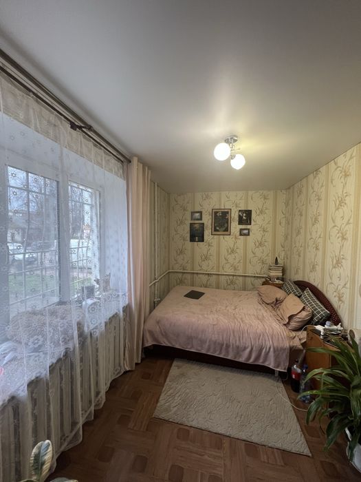 Квартира під комерцію! 2 кімнати, фасадні вікна, центр. Торг