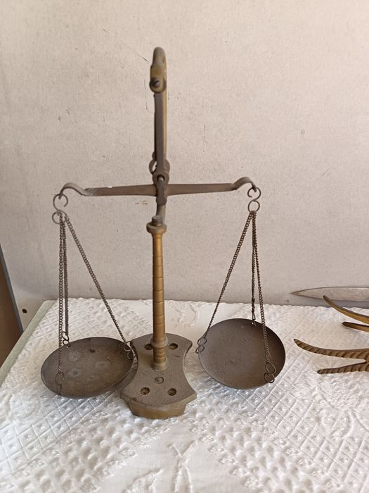 Balança antiga de pratos