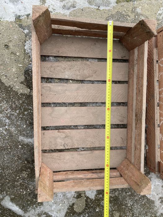 Skrzynka drewniana, sadzeniaki, warzywa. Duża ilość.