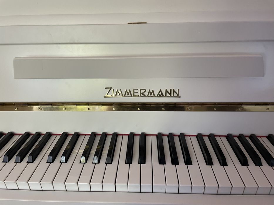 Białe pianino Zimmermann