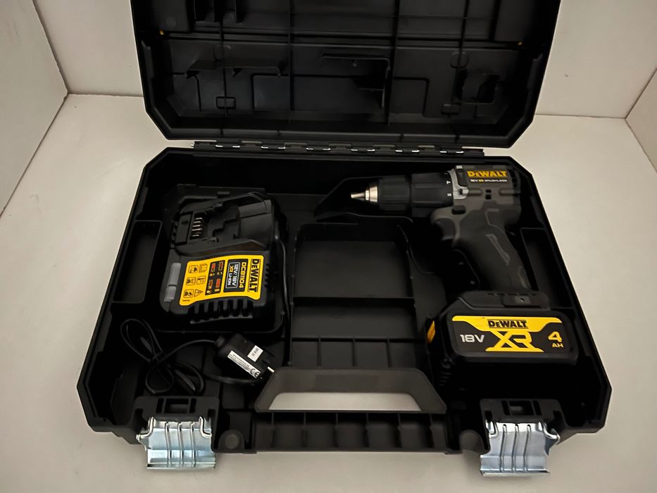 Wkrętarka DeWalt zasilanie akumulatorowe 18 V DCD100 limitowana 1x 4Ah