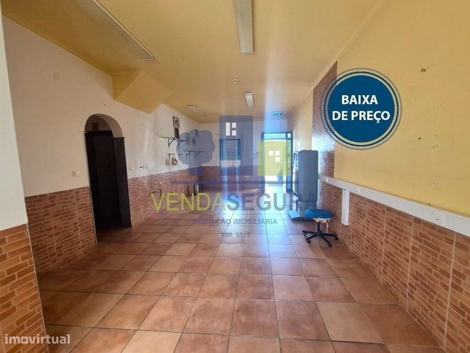 Espaço Comercial + Apartamento T1 | Zona da Salúquia | Moura