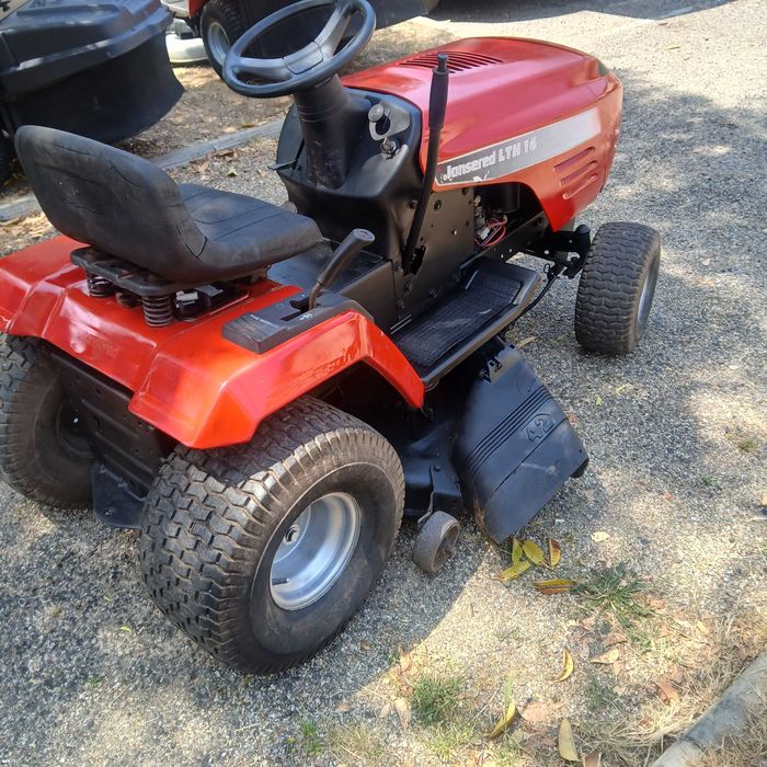 Tractor corta relva