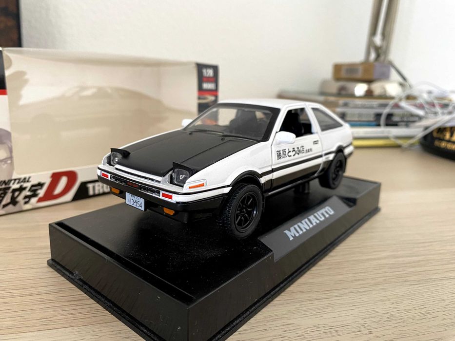 Initial D Toyota Corolla AE86 Trueno Miniatura