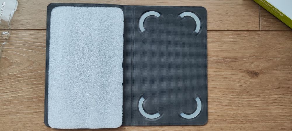Унівесальний чохол для планшета  7"