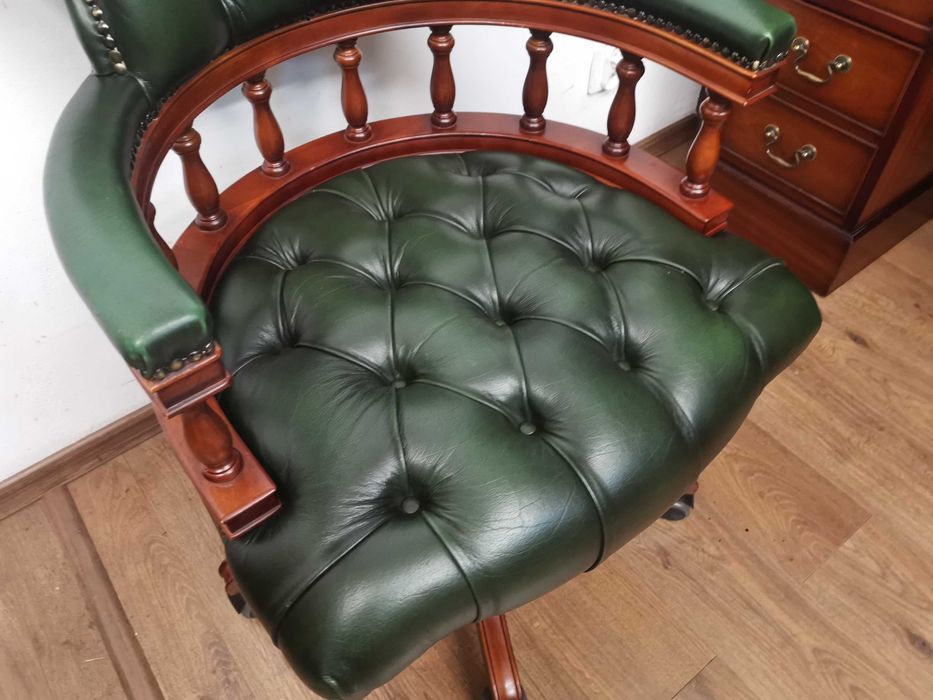 Gabinetowy FOTEL chesterfield kapitański 879/2025
