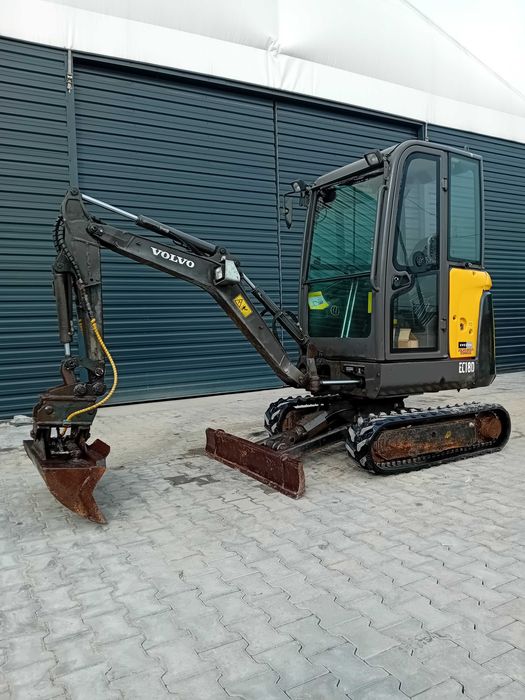 Minikoparka Volvo EC 18D rok 2017 pełen oryginał 3 łyżki 2 biegi bdb