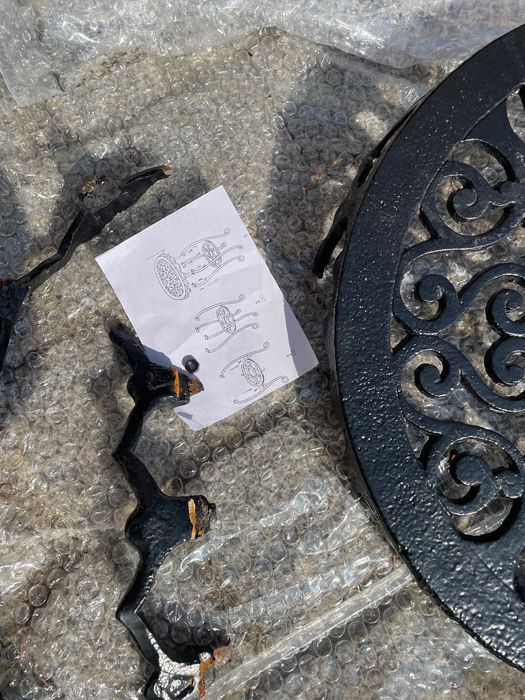 Relaxdays stojak kwietnik 51 x 40 x 40cm, żeliwny kwietnik ogrodowy