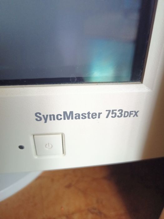 Monitor CRT Samsung SyncMaster 753DFX S warto