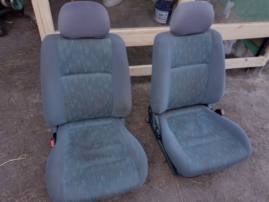 Передні сидіння Nissan Primera.Ціна за пару