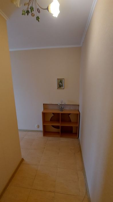 Продаю 1 к/к  вул. Олега Бондаренка - Театральна