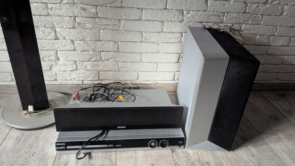 Музыкальный центр Philips (4колонки)