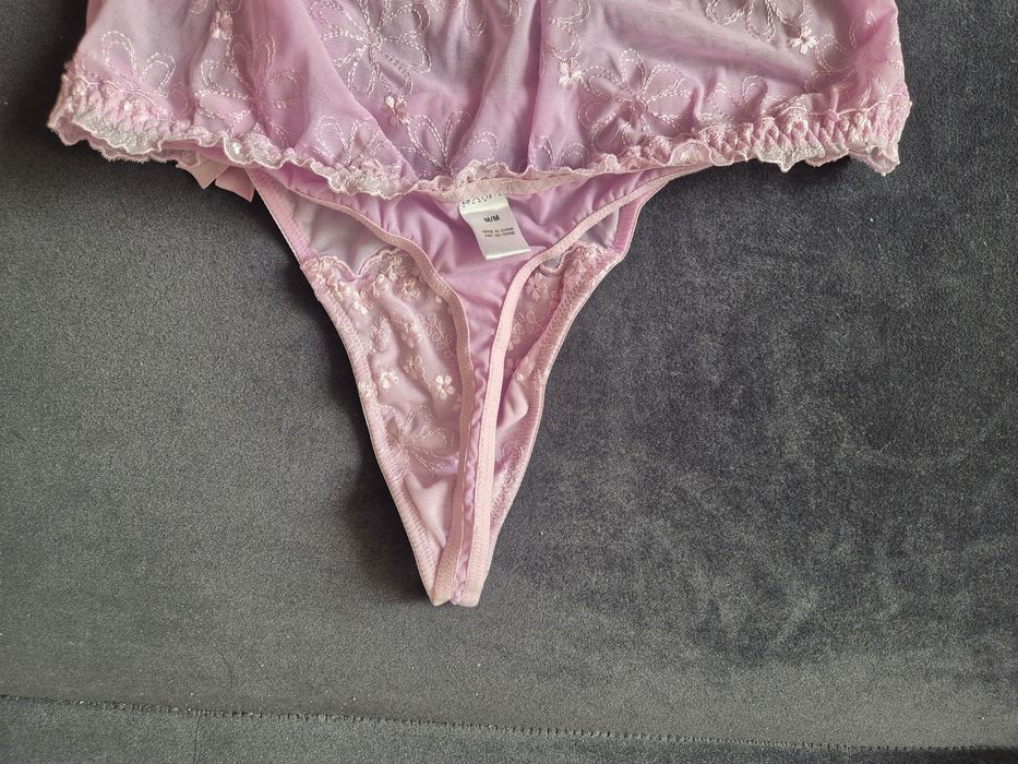 Różowe stringi z pasem do pończoch M