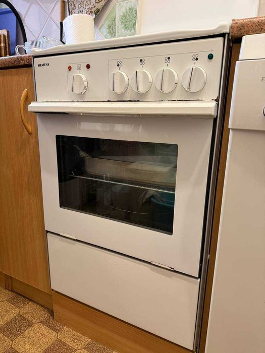 Продам электроплиту Siemens в хорошем состоянии.