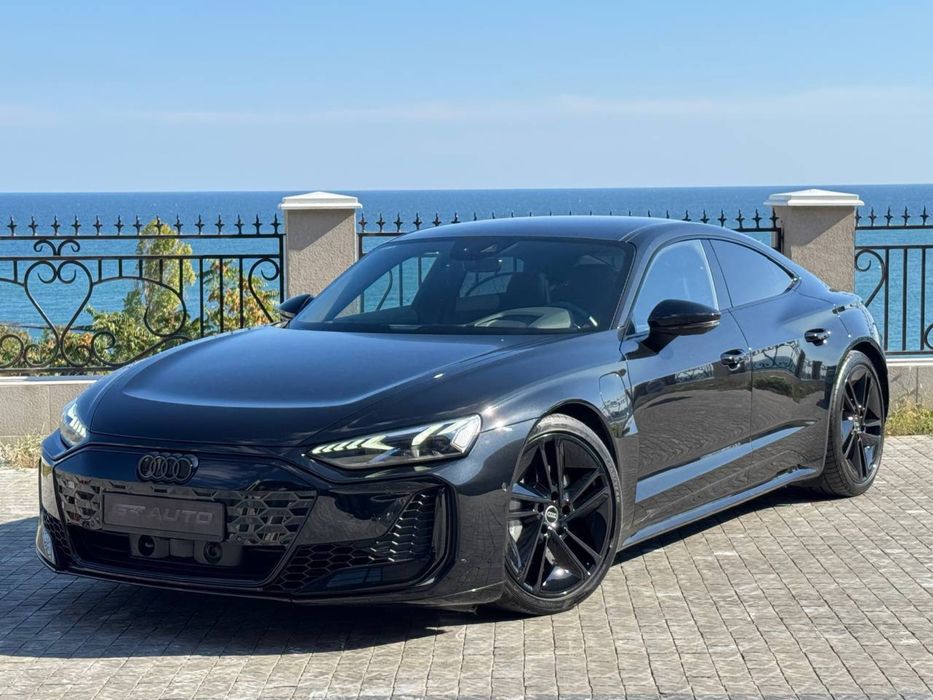 Продам срочно Audi RS e-tron GT