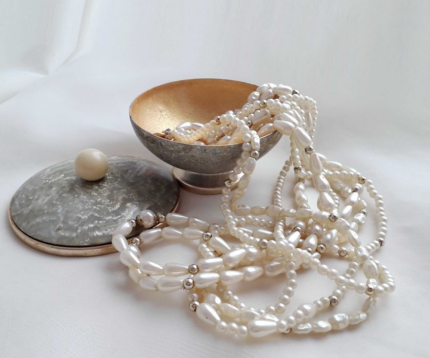 Для хранения мелочей, косметики декора, украшений, скринька, шкатулка.