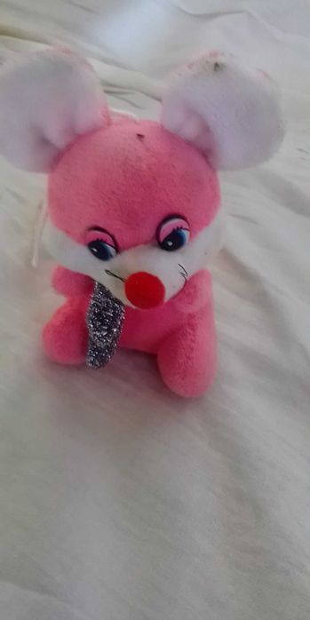 Невелика рожева поролонова іграшка мишки-ведмедика