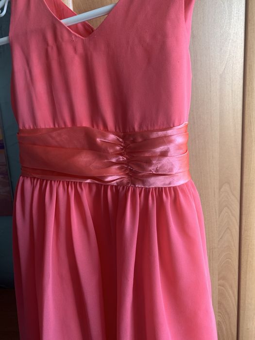 Piękna różowa sukienka dziewczęca