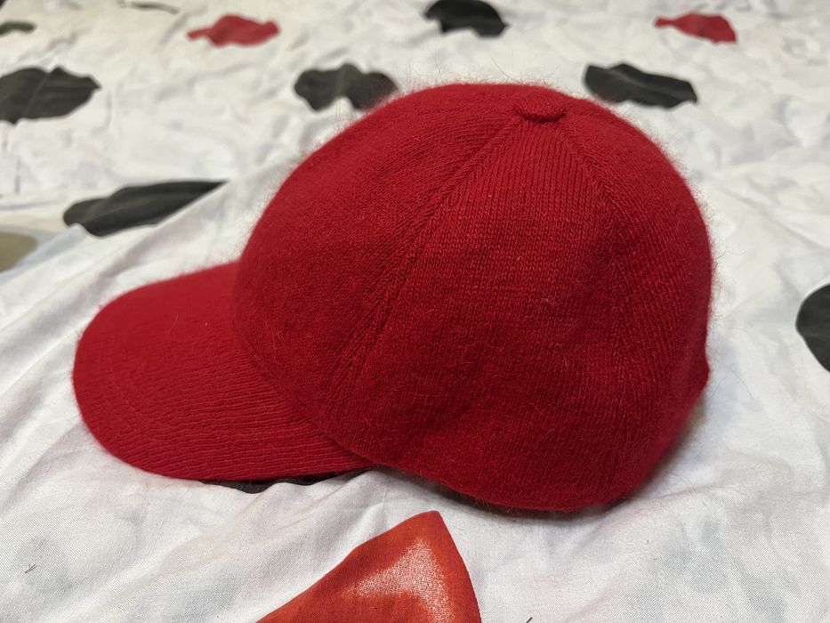 Червона бейсболка що регулюється українського беренду ROMASHKA