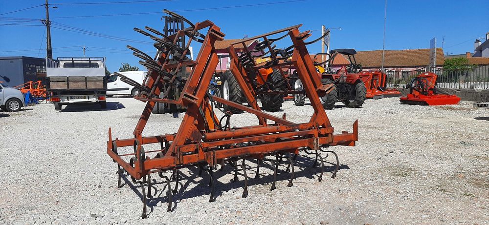 Vibrocultor articulado hidraulico