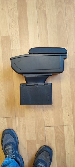 Apoio de braço com caixa de arrumação encaixe universal