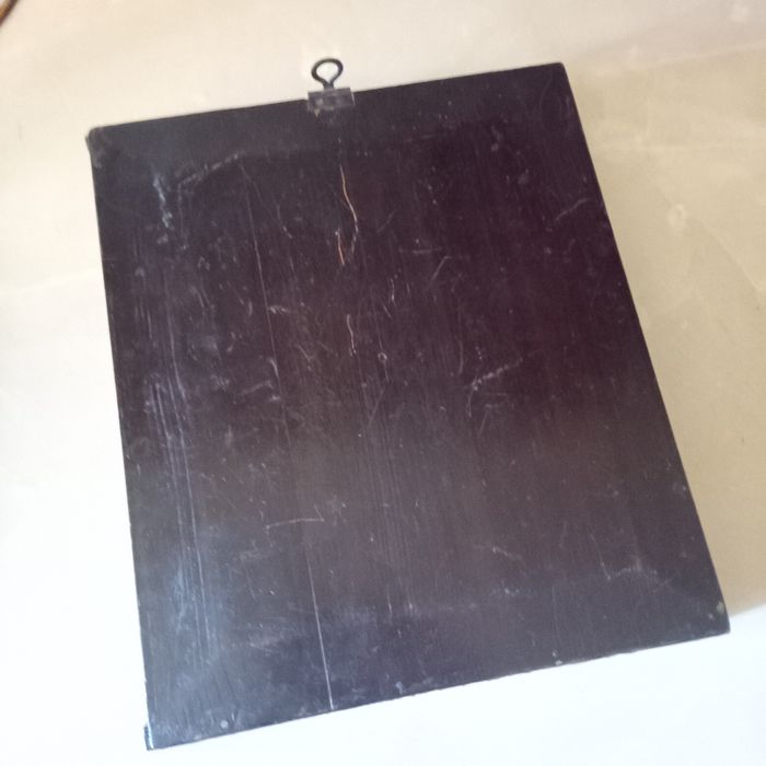 Продам икону в киоте.