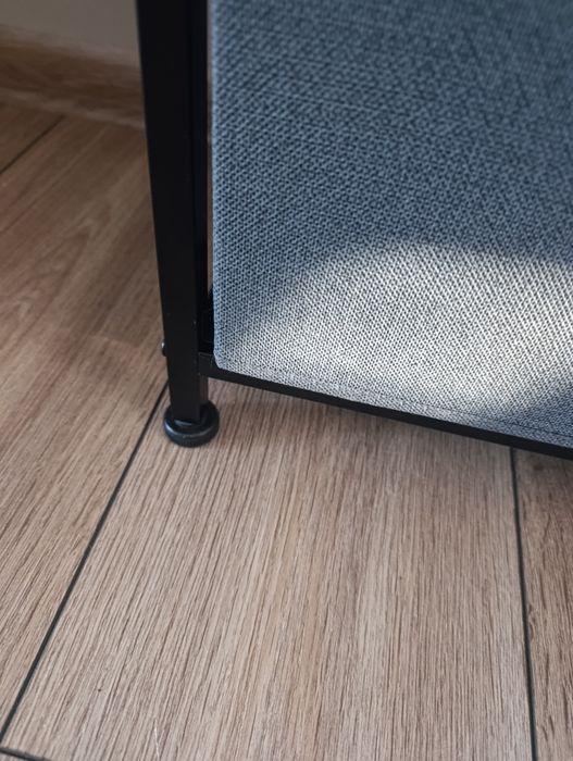 Czarna komoda materiałowa z 8 szufladami