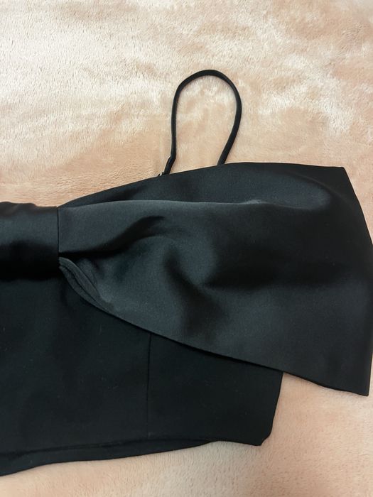 Elegancki top z kokardą