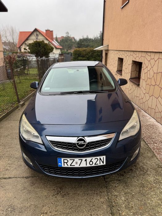 Opel Astra 1,4 EcoFLEX wolnossący 101 KM