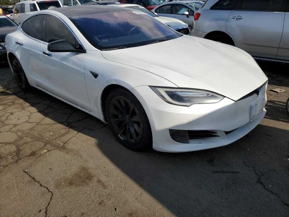 Продам дверні карти та обшивку дверей на Tesla Model Y Tesla Model S