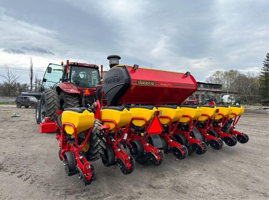 Надамо послуги посіву Vaderstad tempo f8 та Gaspardo sp 8