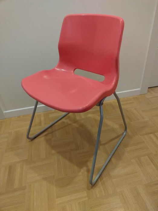 Krzesło Ikea różowe plastikowe