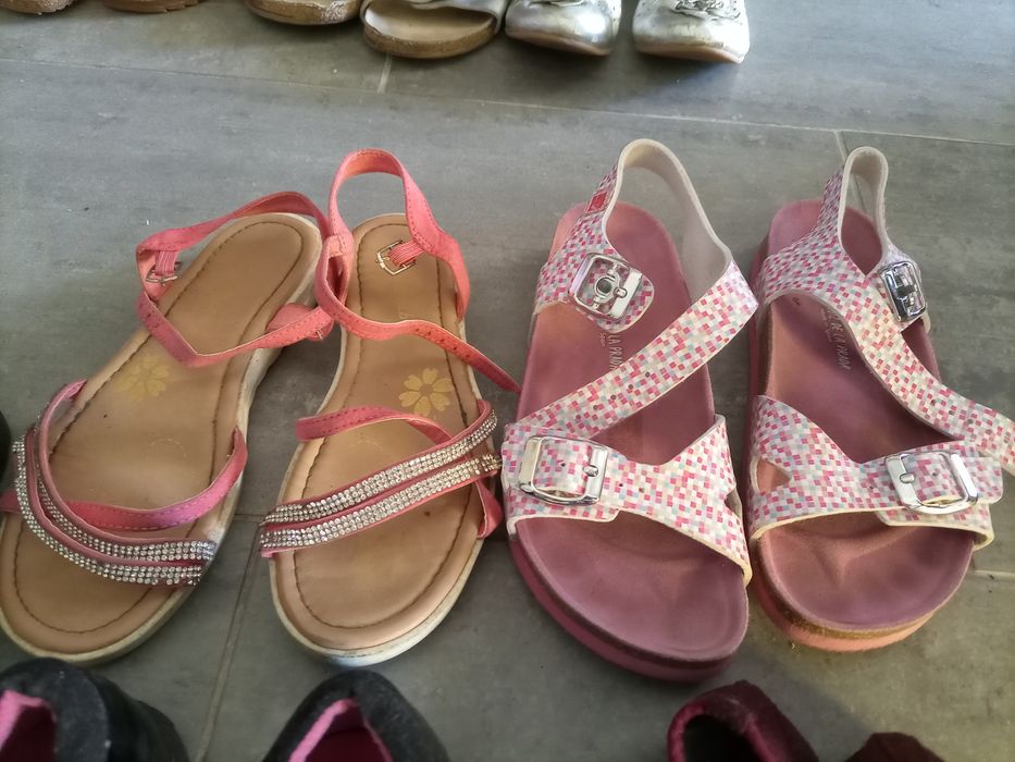 Sapatos, sapatilhas, sandálias