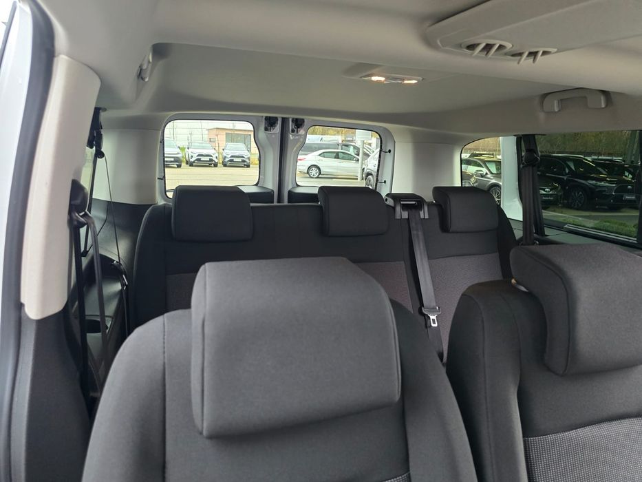Wynajem busa 9-osobowego Toyota Proace Verso 2.0